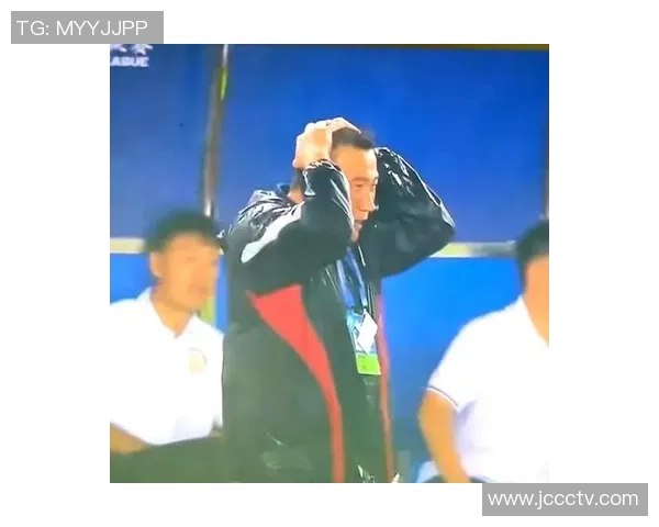 足球巨星转会发布会上情难自禁泪洒现场感动无数球迷